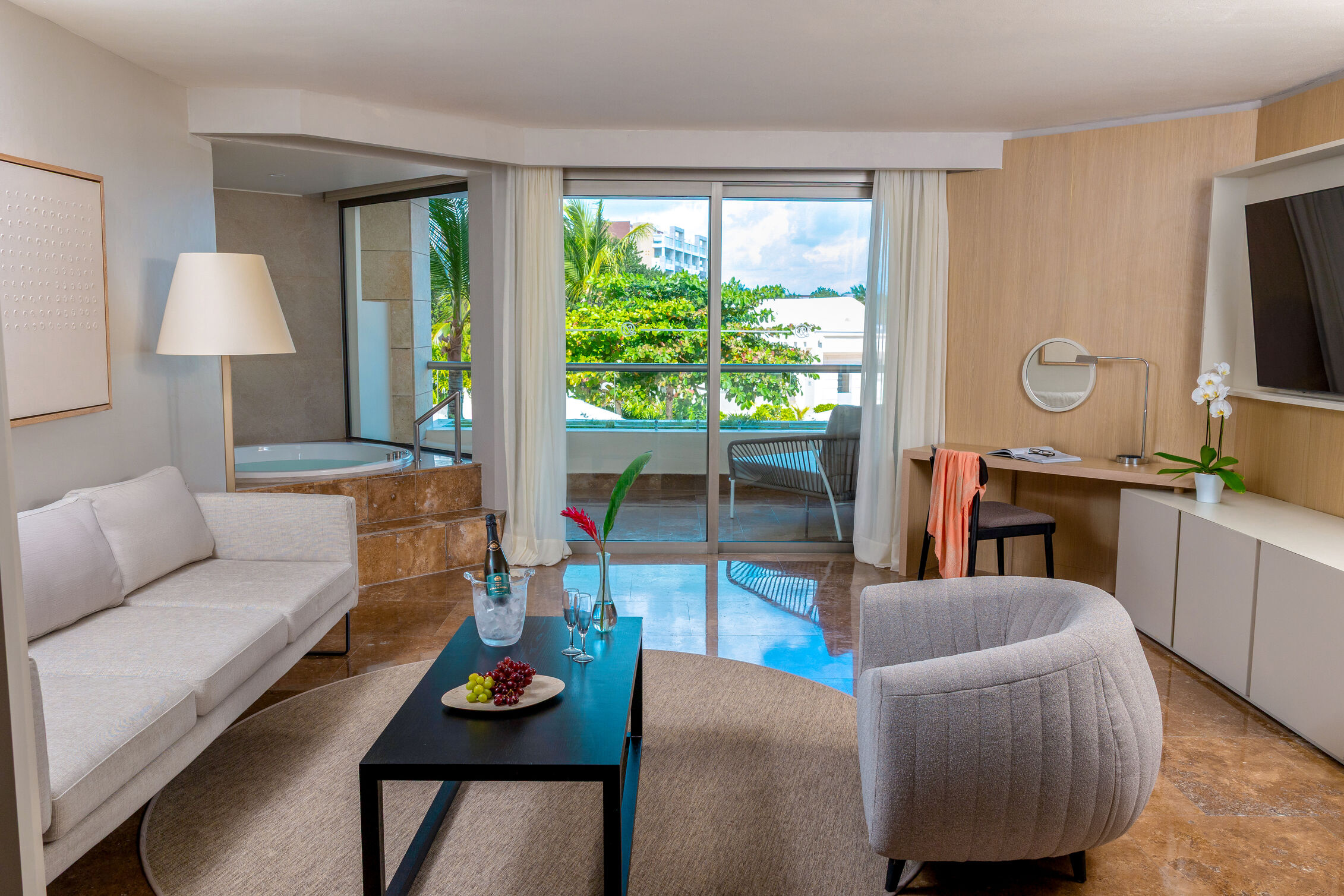 Vacation suites with private jacuzzi in the Caribbean