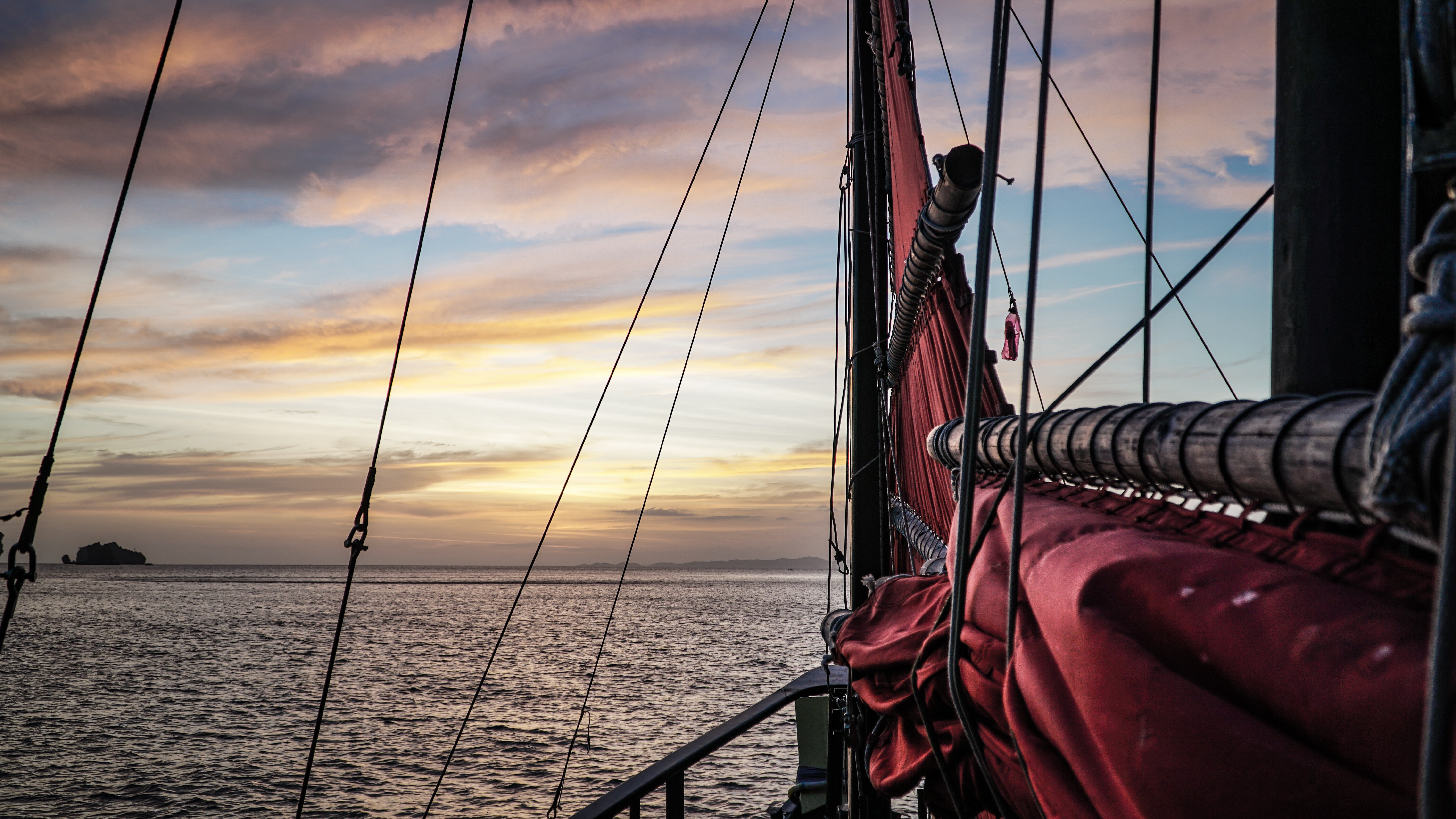 Experiencing the ocean in the style of the pirates of the Caribbean