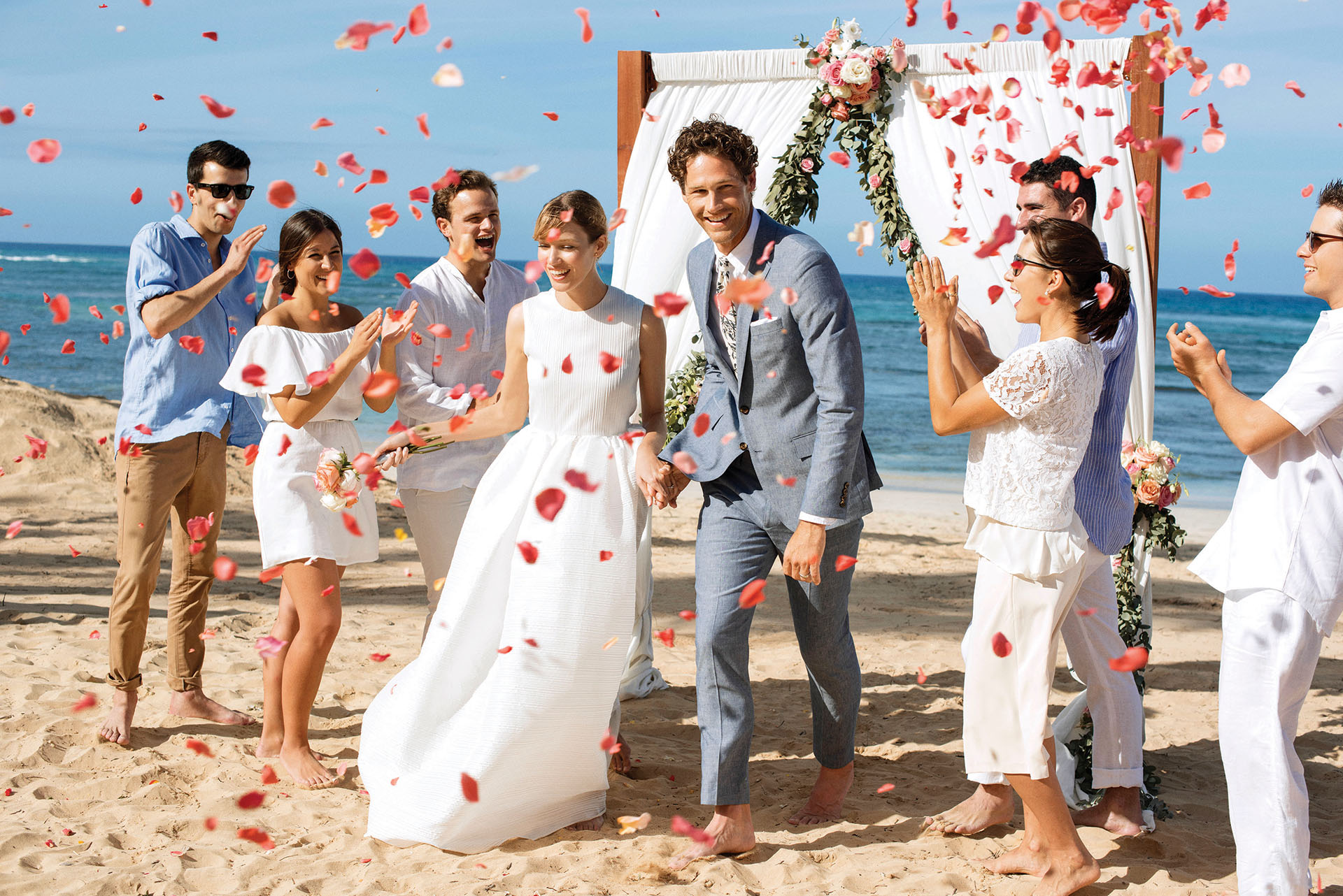 Couple getting married on the beach in the Caribbean